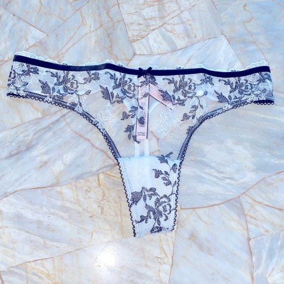 Victoria Secret Dream Angels Sheer Embroidered Lace Thong White and Black - Picture 1 of 8